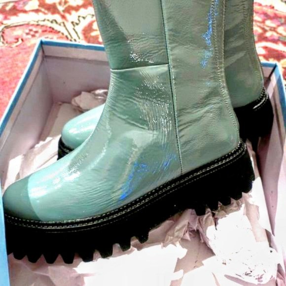 Very Cool Seychelles Last Chance Ankle Lug Boots - Picture 2 of 7